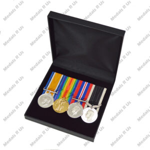 MOUNTED MEDAL SET WWI & WWII - GROUP 01 (4 MEDALS)