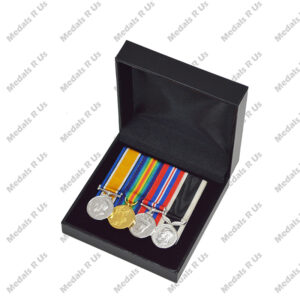 Alternative view of MOUNTED MEDAL SET WWI & WWII - GROUP 01 (4 MEDALS)